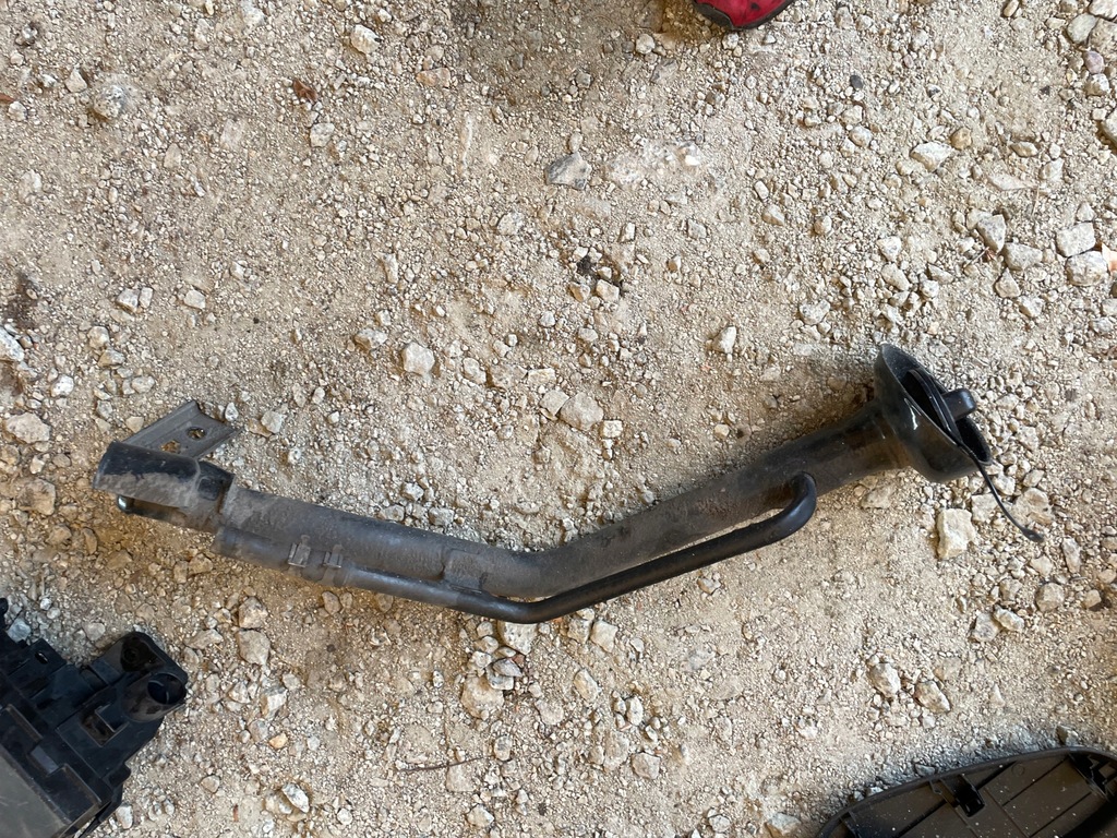 фото №1, Nissan pulsar c13 заливная горловина топлива труба бензин