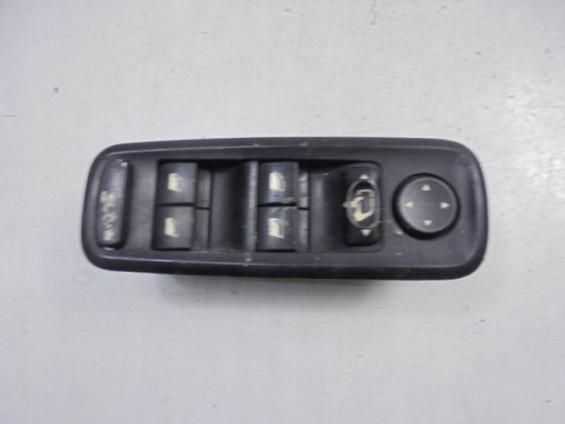 Citroen c8 вимикач вікон перед лівий 14996390xt Недорого