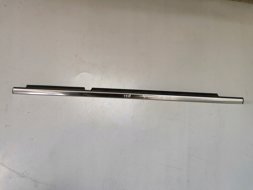 фото №1, Mercedes glk молдинг дверь правый задняя