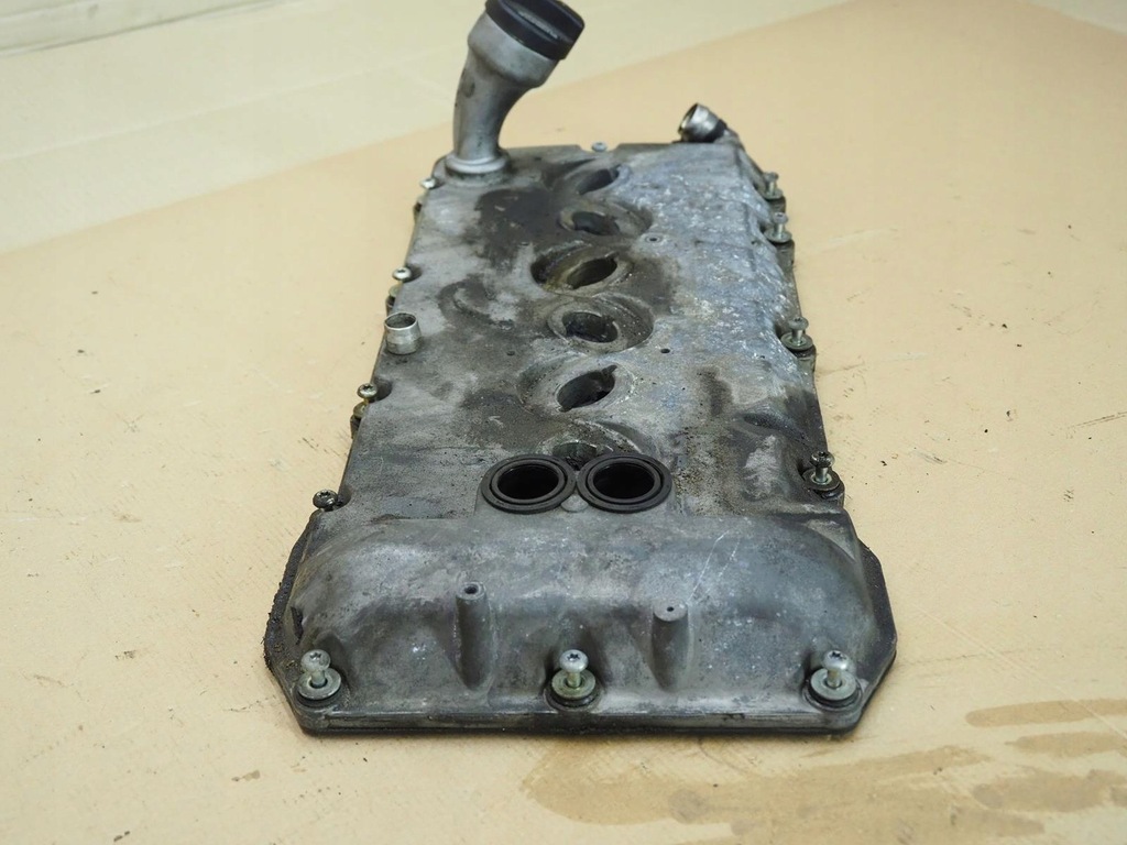 фото №6, Крышка клапанов левая a8 d3 6.0 bht 07c103475ag