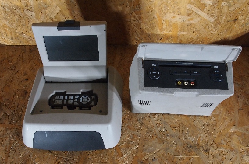 фото №1, Dvd монитор + pilot jeep commander p05064249ab