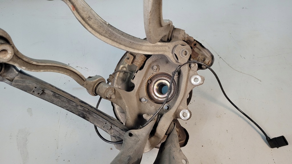 фото №5, W205 c220 поворотний кулак важелі комплект правий задня