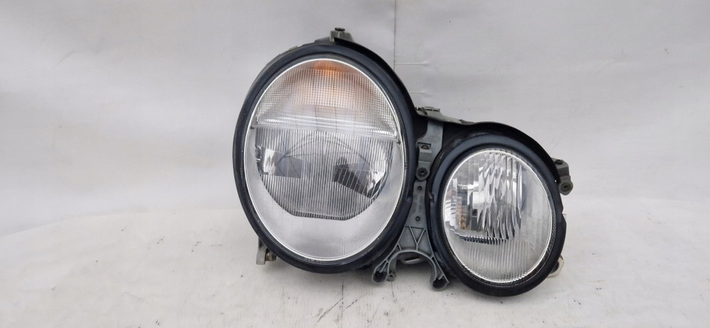 фото №1, Mercedes e-klasa 210 lift ксенон лампа передняя правая комплектная