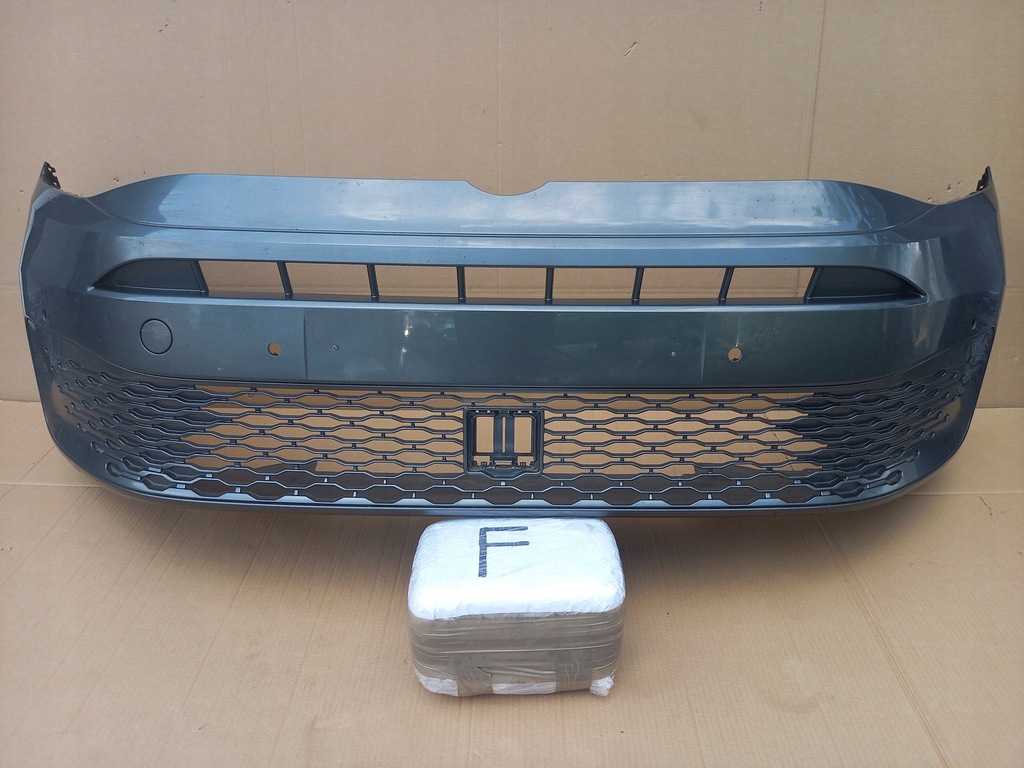 фото №1, Vw caddy v 2k7 бампер передний решётка оригинал!