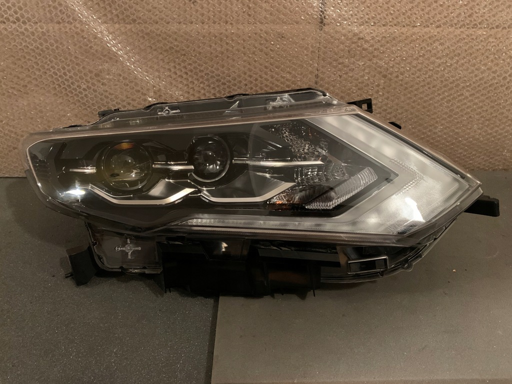 фото №1, Nissan xtrail t32 lift права лампа full led