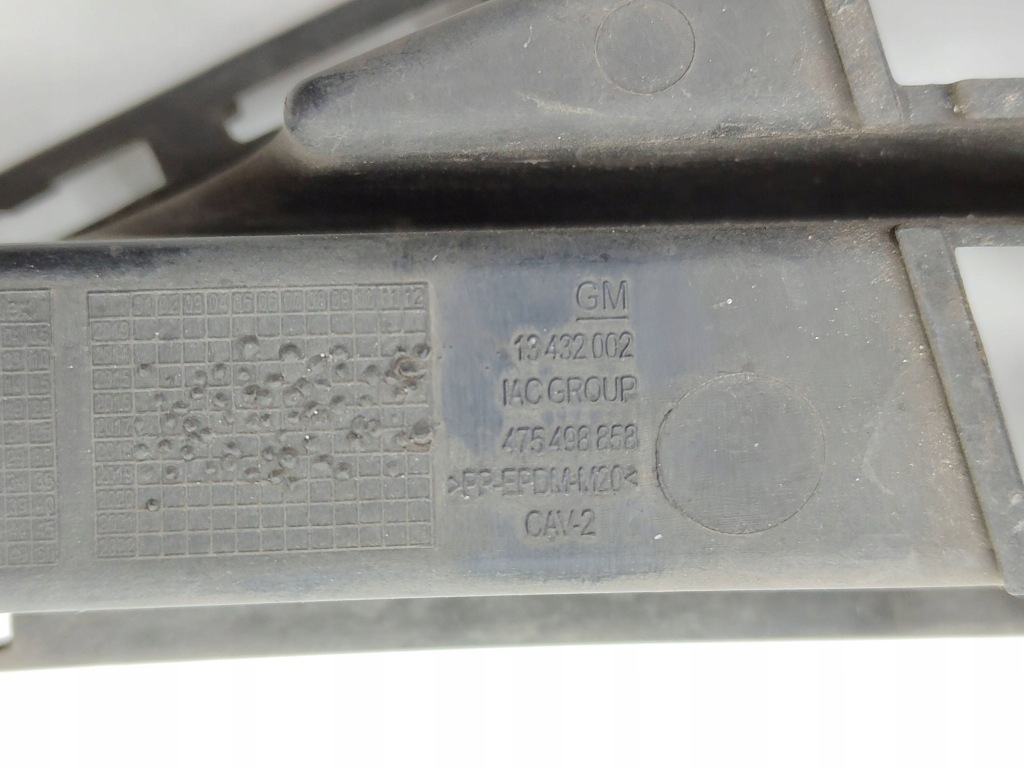 Opel corsa e решітка середня бампера перед передній 13432002 Оригінал