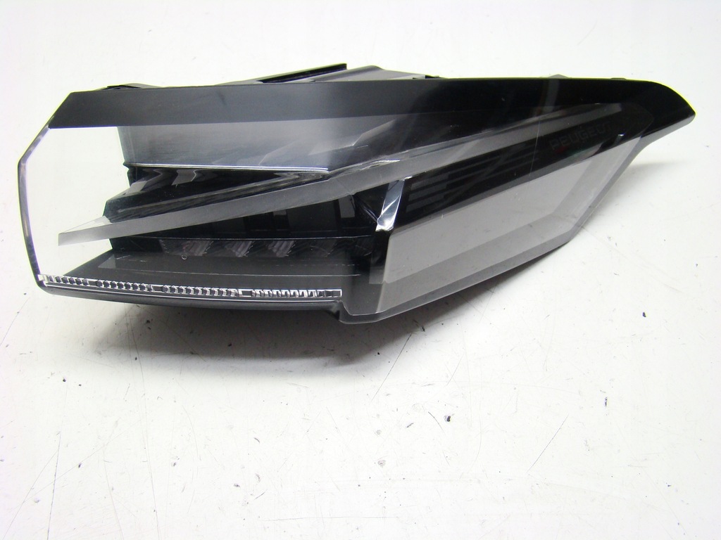 фото №1, Peugeot 308 gt - лампа правый задняя