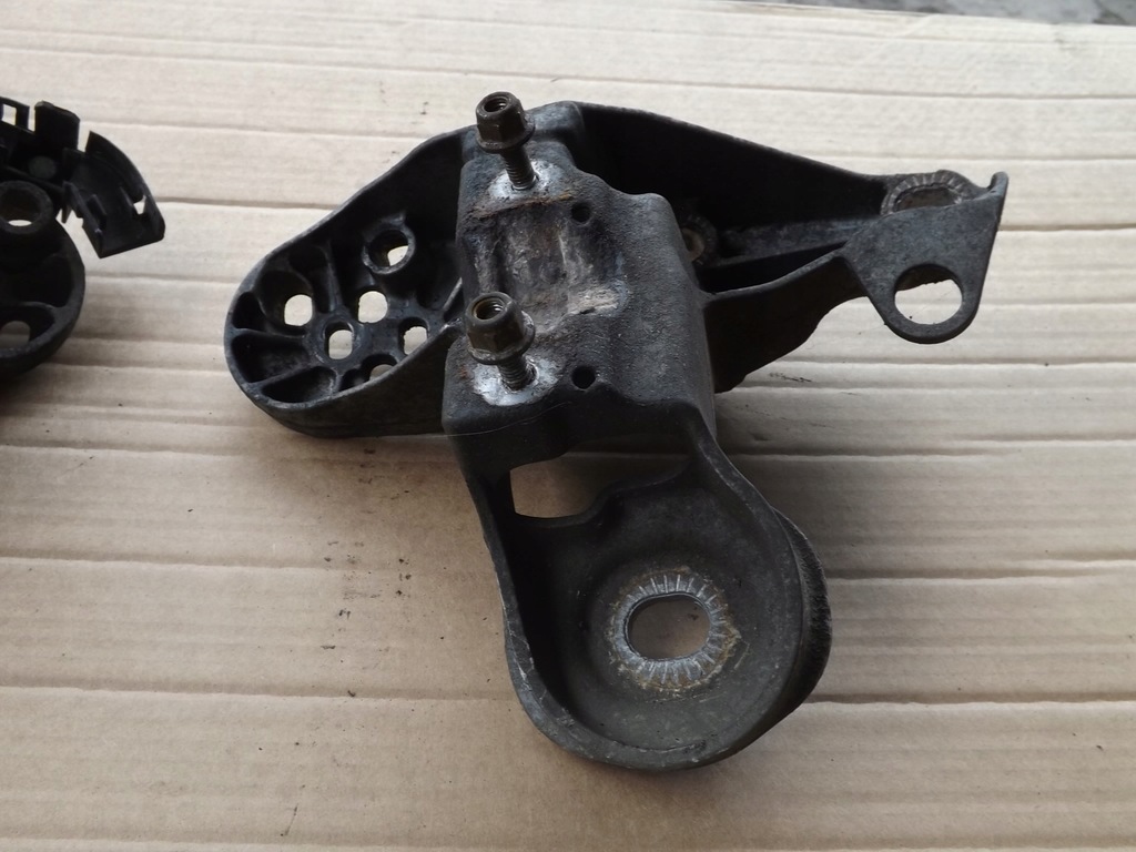 фото №10, Audi a4 b7 1.9 2.0 tdi кронштейн права кронштейн кронштейн двигуна 8e0199352n