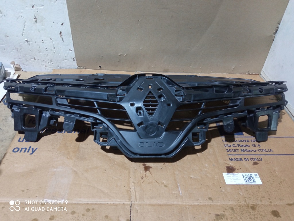 Купити Решітка  решітка радіатора бампера renault clio iv 622563184r