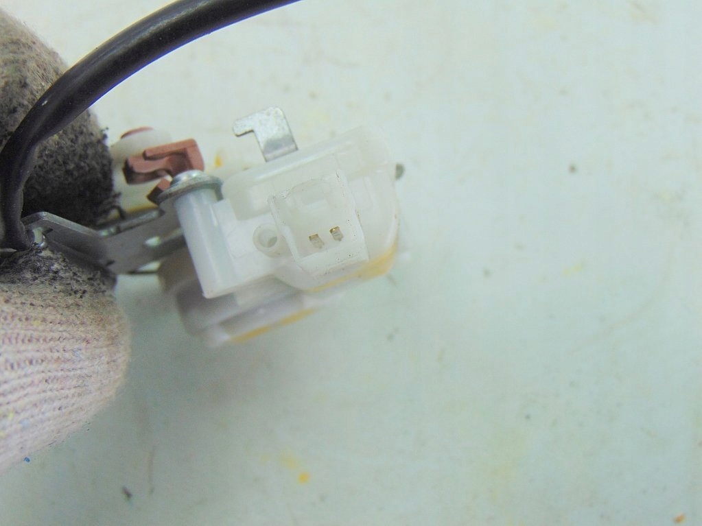 фото №7, Mazda 5 v 2.0 d 2006r замок крышки багажника