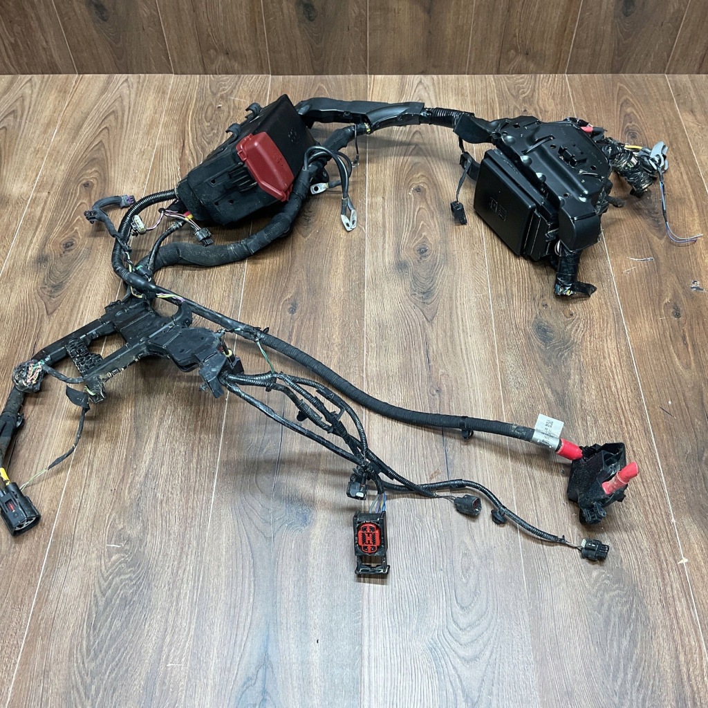 Купити Коробка запобіжників джгут range rover velar l560 рестайлінг  21- m8a2-14290-mc