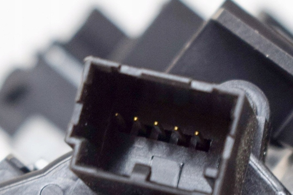 фото №5, Audi a1 sportback gb 35 tfsi замок зажигания с inteligentnym ключ 1k0905851