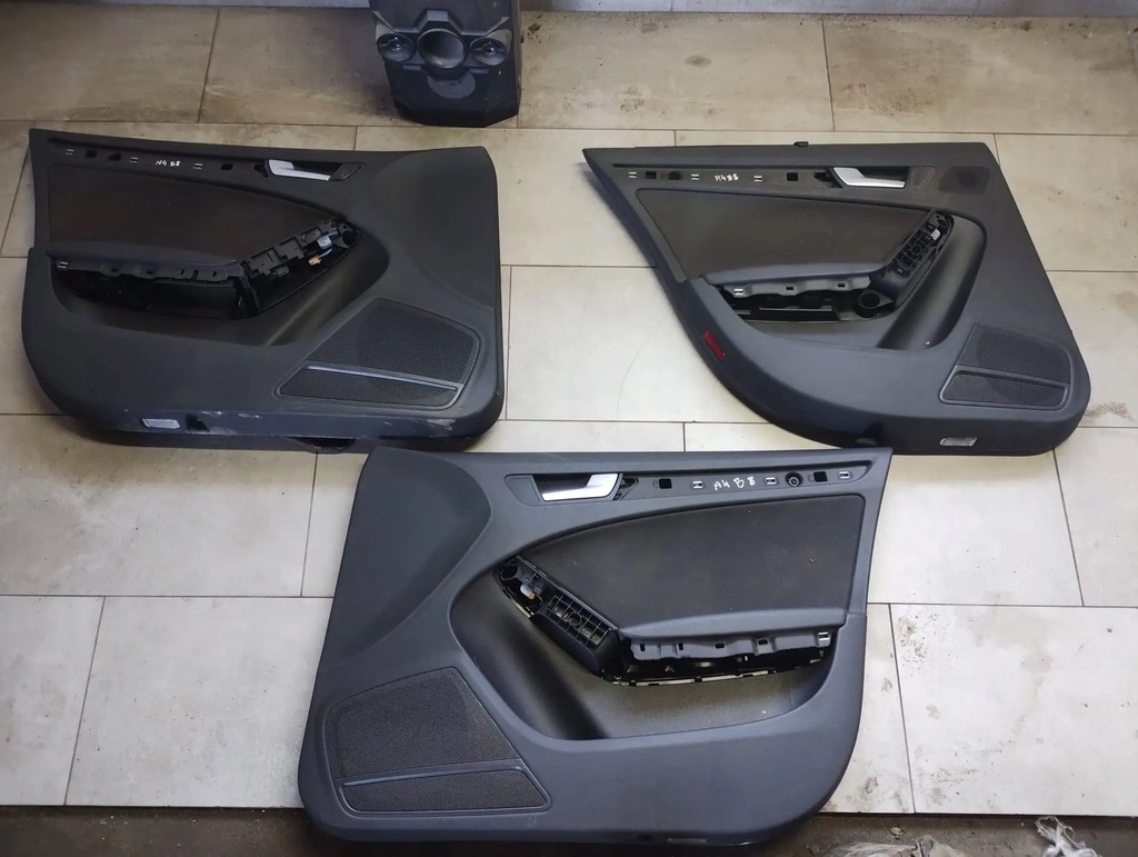 фото №1, Обшивки дверь audi a4 b8