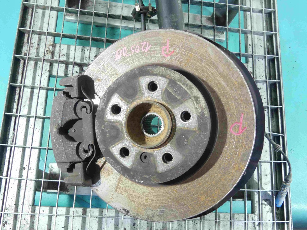 фото №1, Поворотный кулак правая ступица перед 2.0d bmw x3 e83