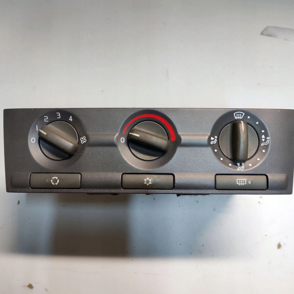 фото №1, Volvo s40 панель кондиционера