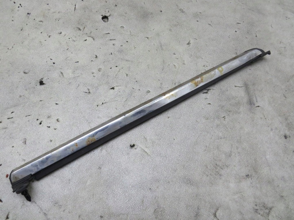 фото №1, Молдинг скло правий задня land cruiser 120