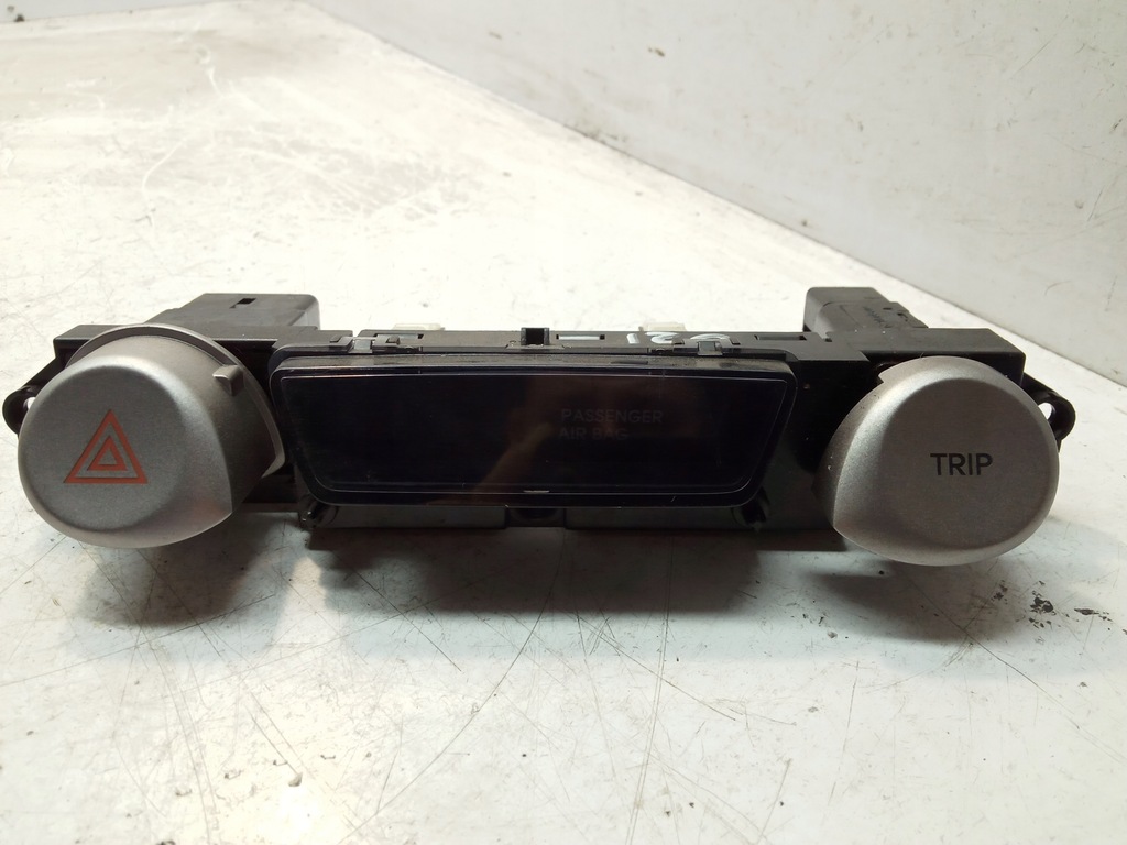 фото №1, Hyundai i20 i 2008-2014 переключатель дисплей eu