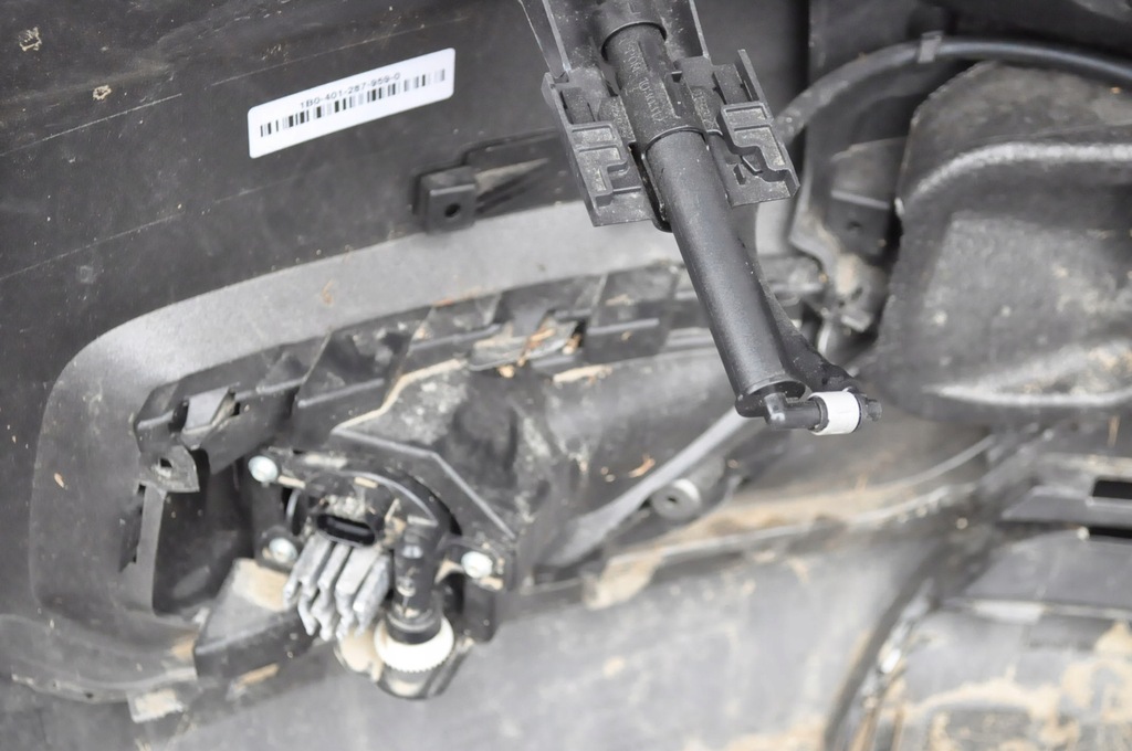 фото №11, Volvo xc40 бампер перед передній kompletny w kolorze 727