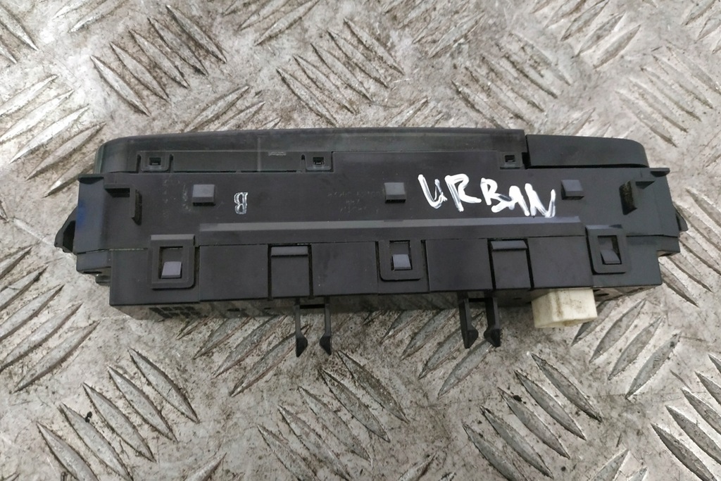 фото №7, Приборная панель приборная панель toyota urban cruiser _p1_ 8395052100 1.4l дизель 66kw 2010