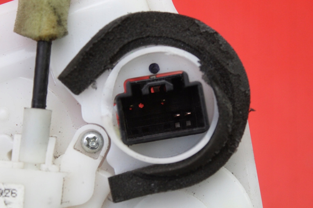 фото №7, Замок дверь правый перед передний eu f96-g15-r2 mazda 2 de 07-10