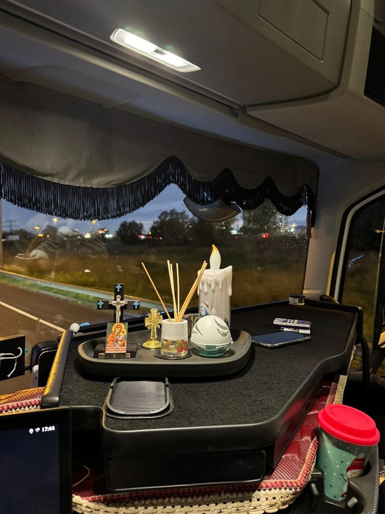 фото №8, Полка stolik na приборная панель tir volvo fh 5 большая с szufladami