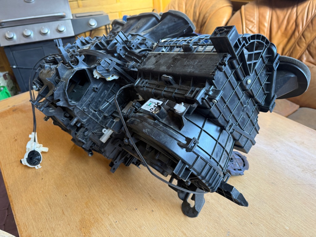 фото №13, Toyota hilux viii 15- отопитель воздуходувка корпус кондиционер a/c