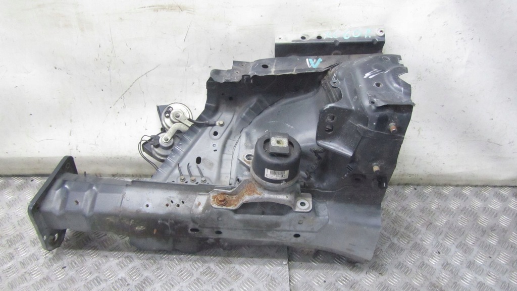 фото №1, Volvo xc60 лонжерон права 08-13