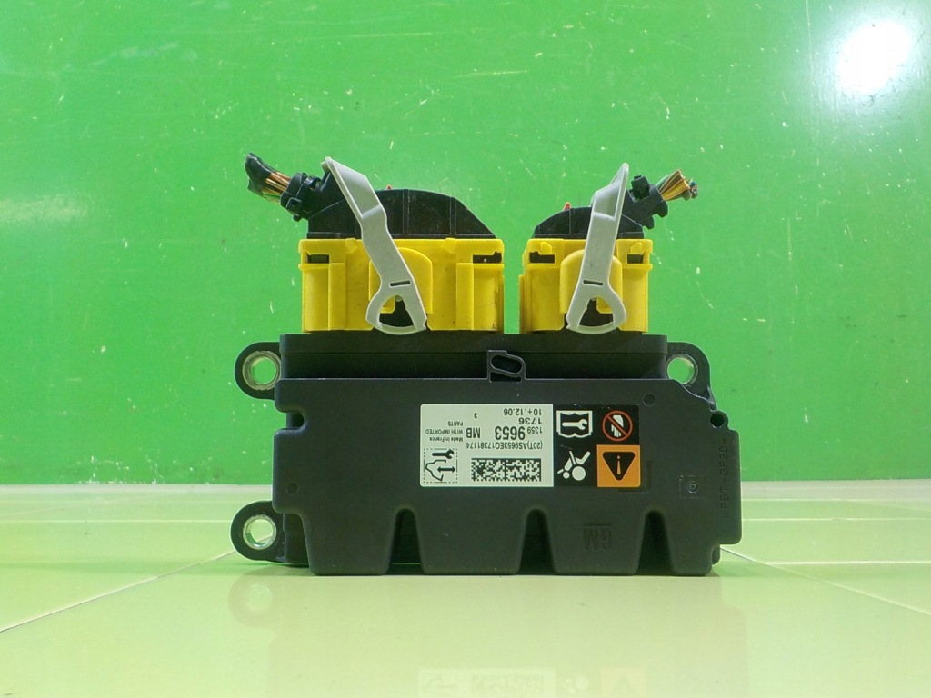 Купити Opel astra j gtc 1.4t 16r 3d модуль датчик подушка безпеки 13599653