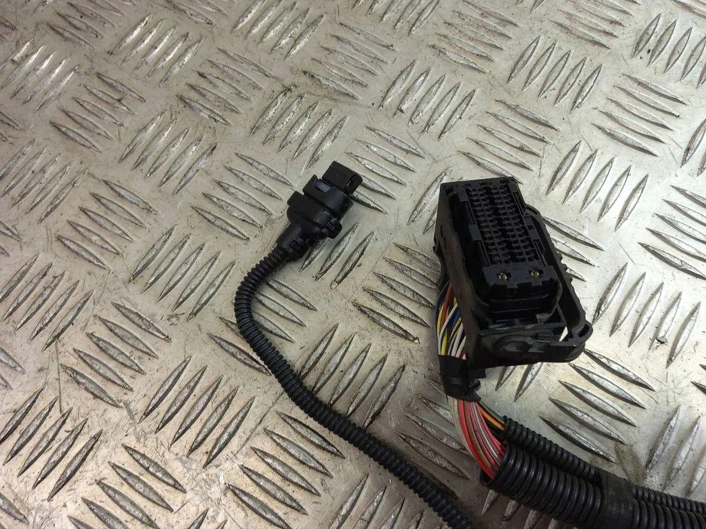 Джгут двигуна bmw 5 f10 7631760 3.0l бензиновий 2013 Ціна