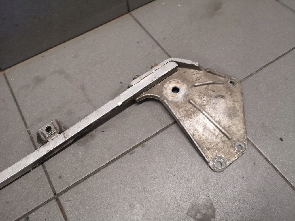 фото №5, Распорка кронштейн audi a8 d2 4d0804627c