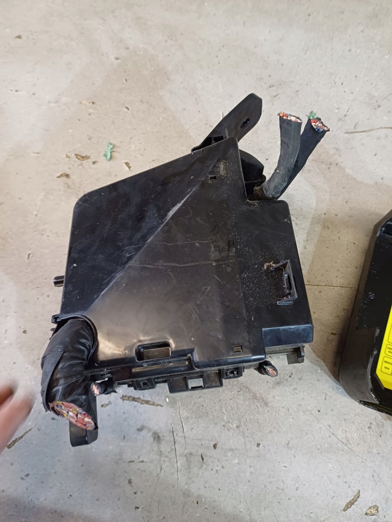 Коробка запобіжників hyundai i30 nr. 91951-0q000 1.4 16v в Україні