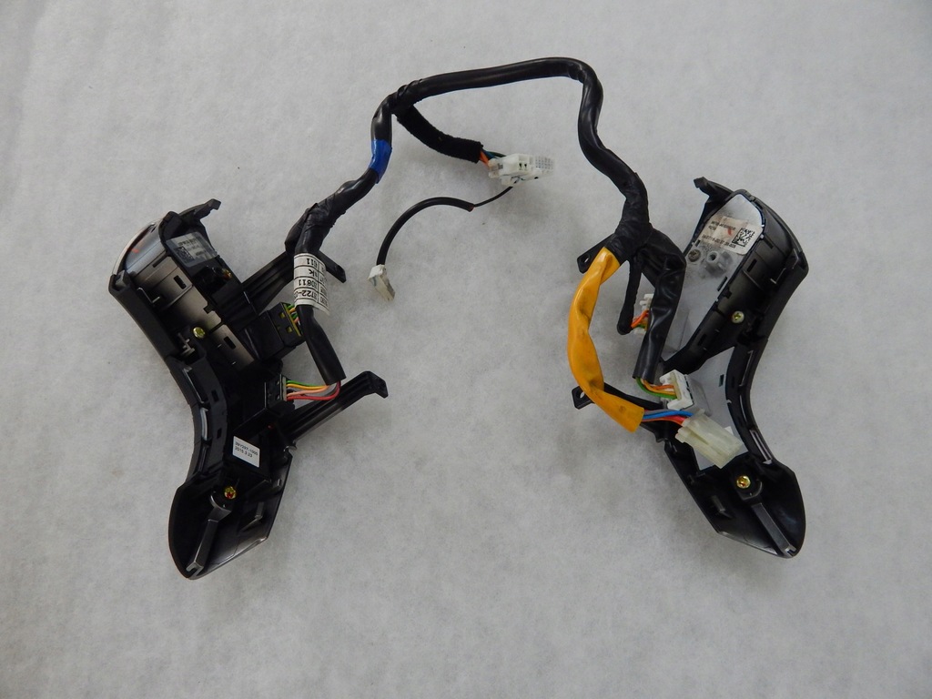 фото №9, Hyundai i30 ii - круиз-контроль мультифункция кнопки руля с подогревом