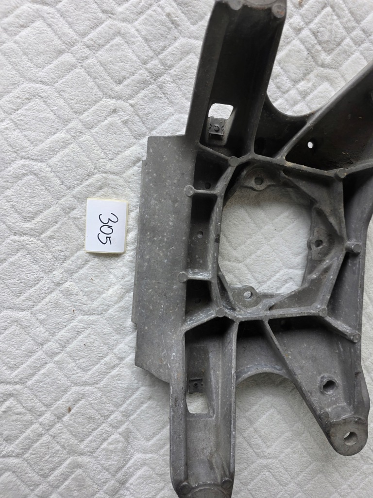 Кронштейн підпора коробки audi a4 b8 a5 8k0399263k Ціна