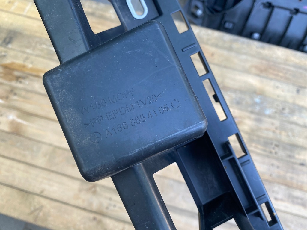 фото №8, Напрямна бампера задня a1668854165 mercedes w166 gle