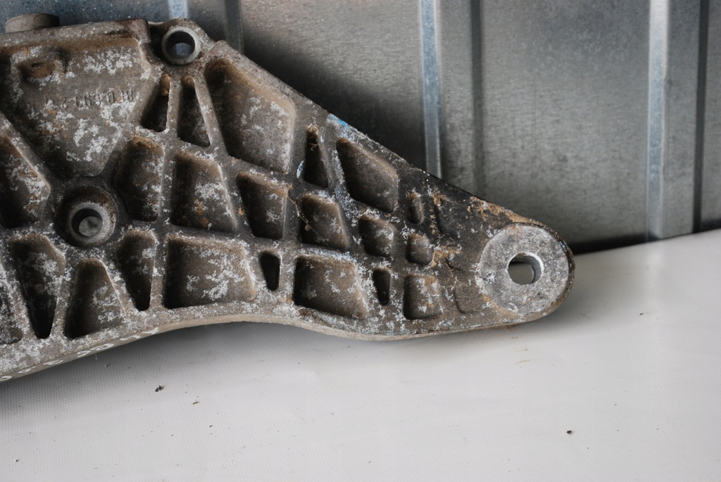 фото №6, Кронштейн міст audi a4 b6 3.0 asn 8e0599287k