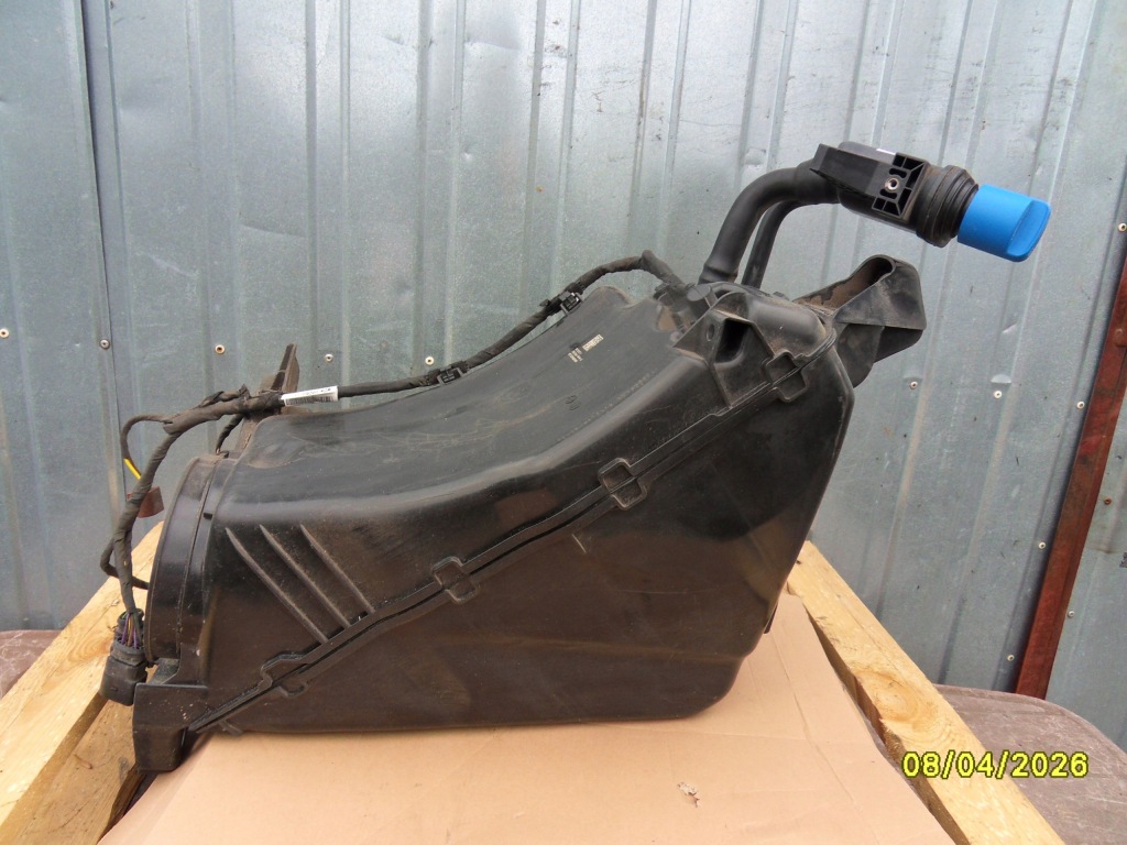 Бак adblue насос джгут vw caddy v 2k7 5r3131877c 5r3941329c комплект Київ