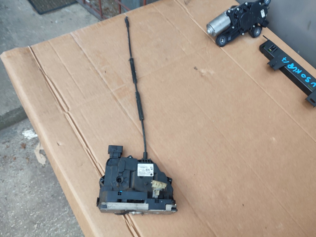 Купити Замок двері правий перед передній opel 13258279