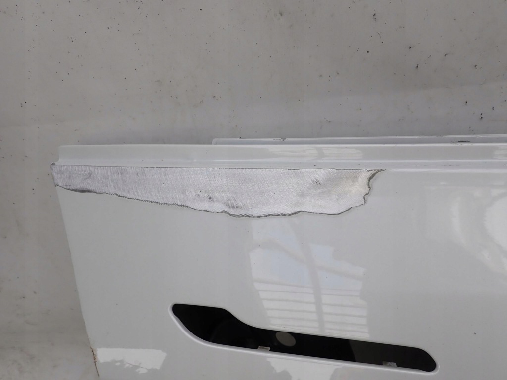 Tesla model y 20- дверь перед передние правое в Украине