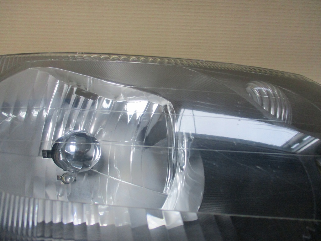 фото №8, Лампа перед права mitsubishi space runner 98-07