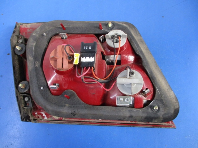 фото №2, Kia magentis i лампа задняя правая крышки оригинал