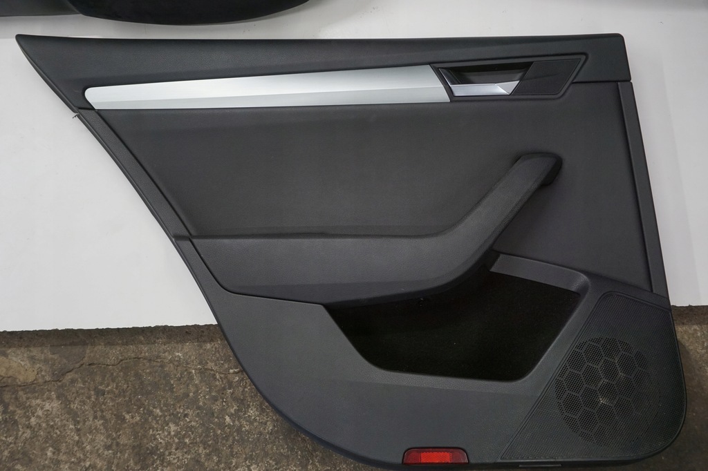 фото №16, Skoda superb iii kombi сиденья заднее сиденье