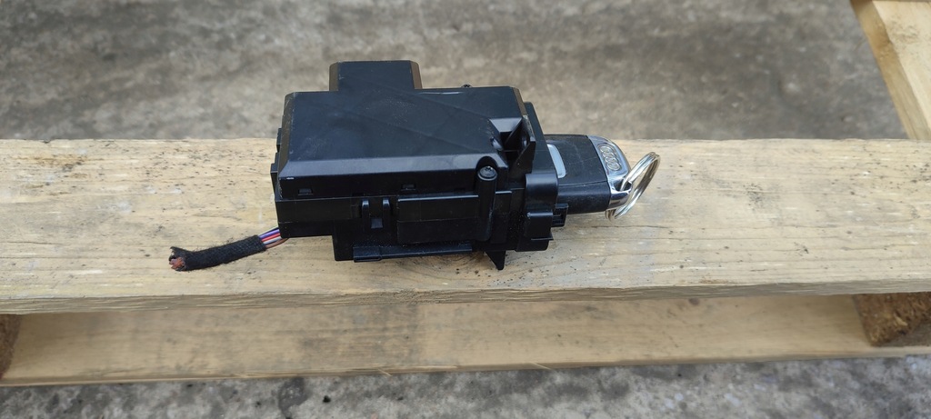 фото №5, Замок зажигания с ключ audi a4 b8 8k0909131d