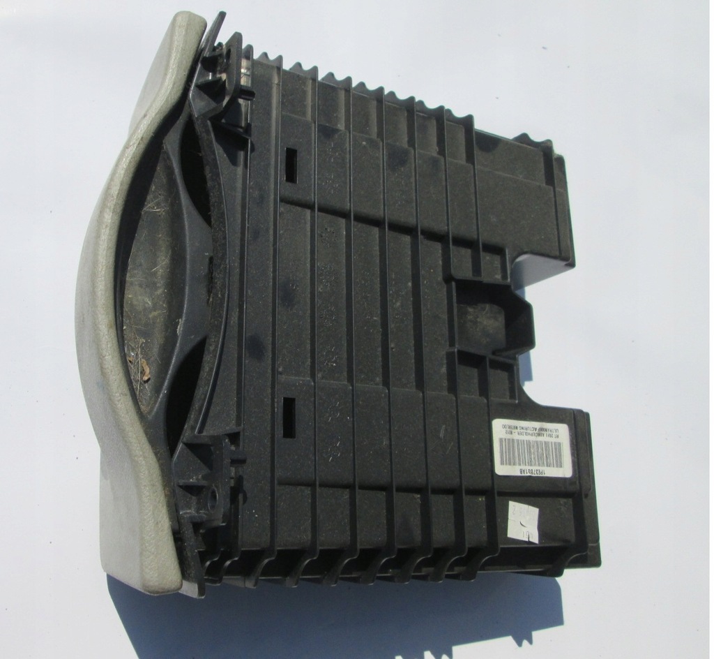 фото №12, Chrysler town country 11- бардачок кронштейн na кружки w панель grand caravan