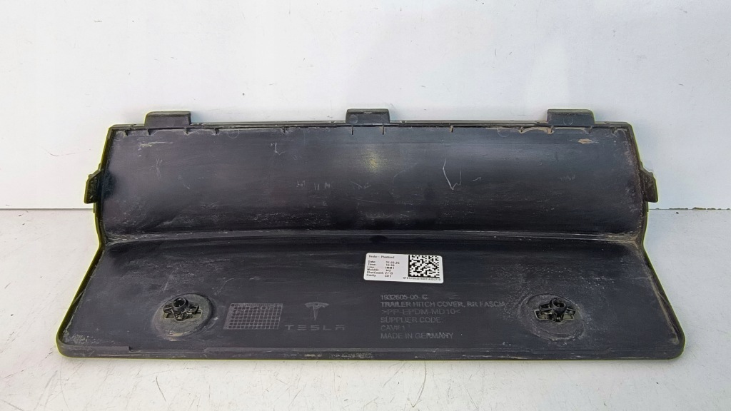 Заглушка фаркоп задний  tesla model y juniper 25- Оригинал