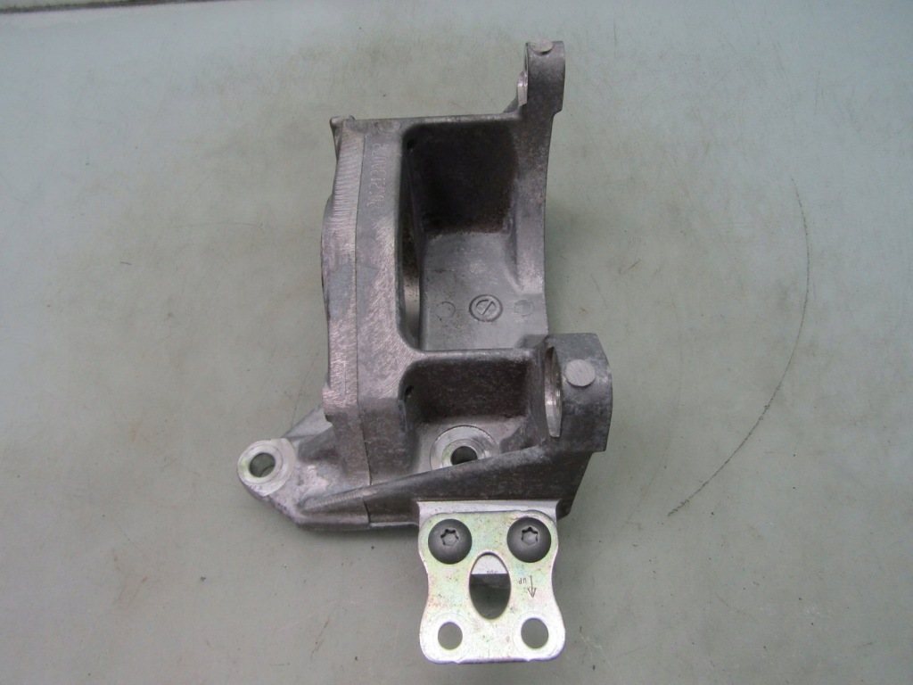 фото №4, Leaf ii ze1 21r кронштейн опора полуось хомут кронштейн 201213a072