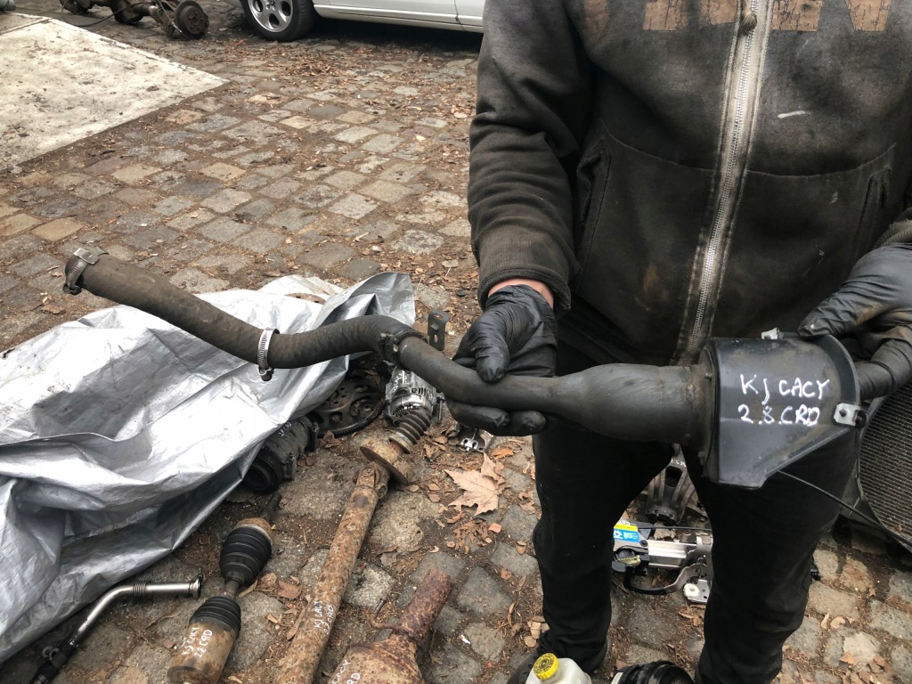 фото №1, Jeep cherokee liberty kj заливная горловина топлива + крышка