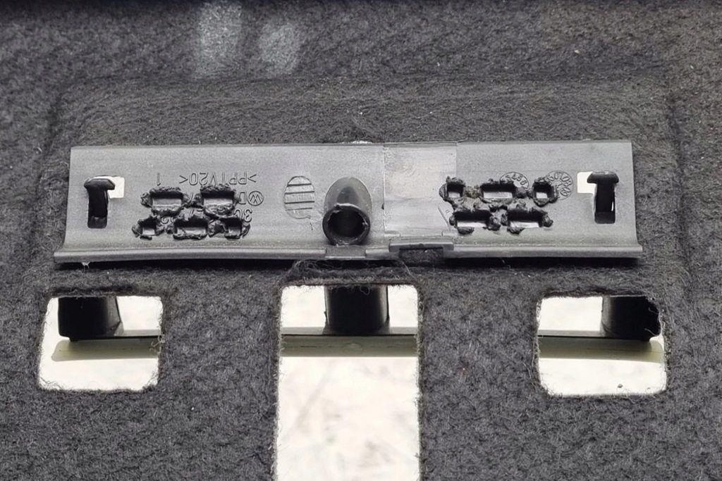 фото №8, Отделка крышки багажника vw passat b7 alltrack 365 3c5867605f 2.0l