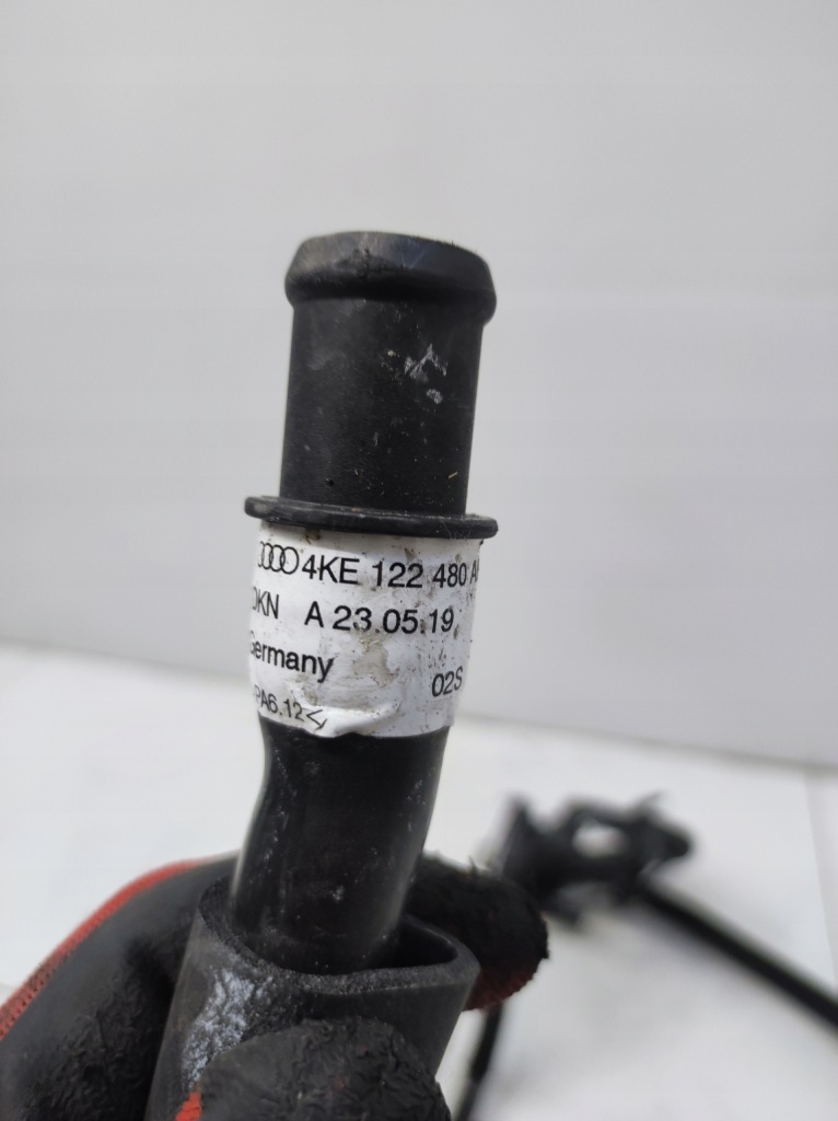 Клапан керування патрубок трубка шланг води audi q8 e-tron etron Зі Шроту