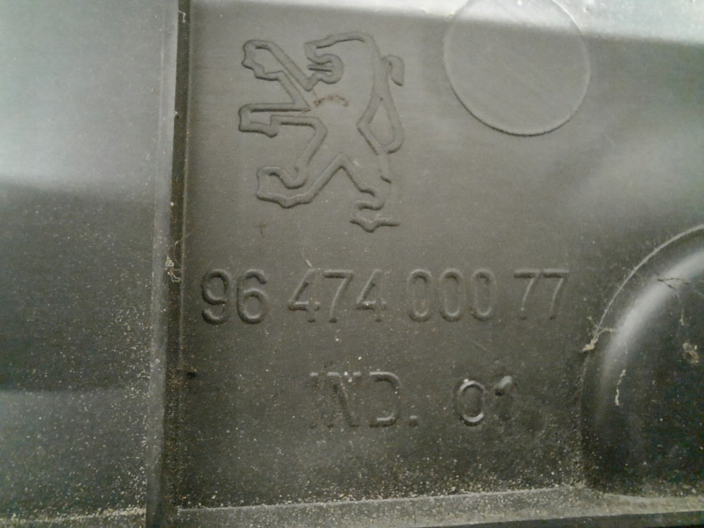 фото №5, Peugeot 407 1.6 hdif 04-10 16v бардачок багажника 9647400077