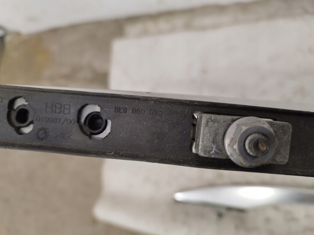 Audi a4 b6 01-05r avant рейлинги кровельные правый  левое  8e9860022/021 в Украине